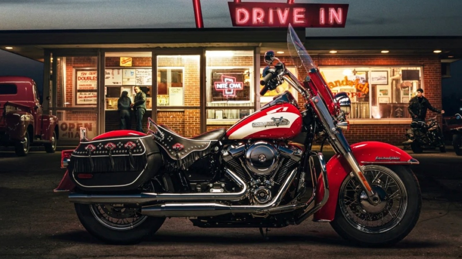 Harley-Davidson은 언제부터 고무 장착 엔진을 사용하기 시작했습니까?